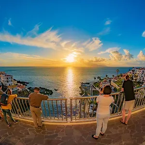 https://la-mar.tenerifehoteles.net